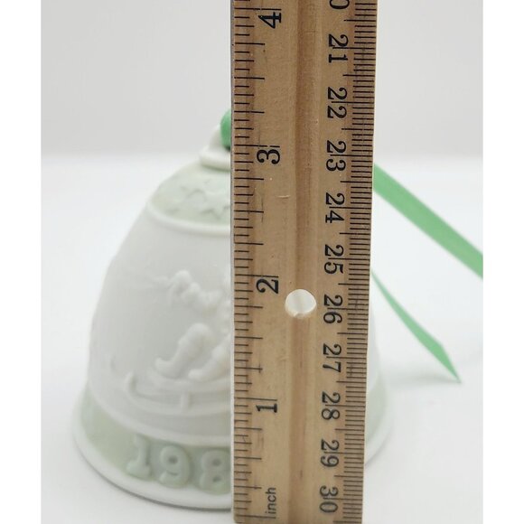 Lladro 1988 Porcelain Christmas Bell With Santa & Reindeer Motif White & Green - Picture 7 of 8